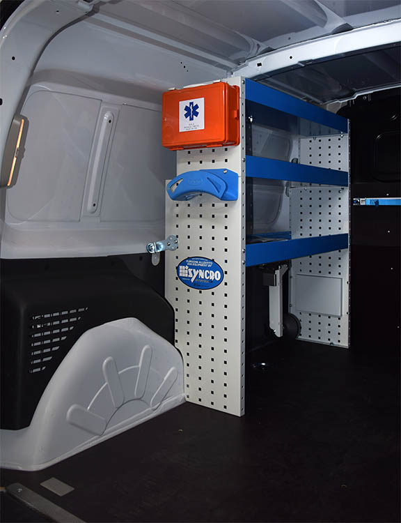 Kangoo con scaffalatura e accessori Syncro Friuli