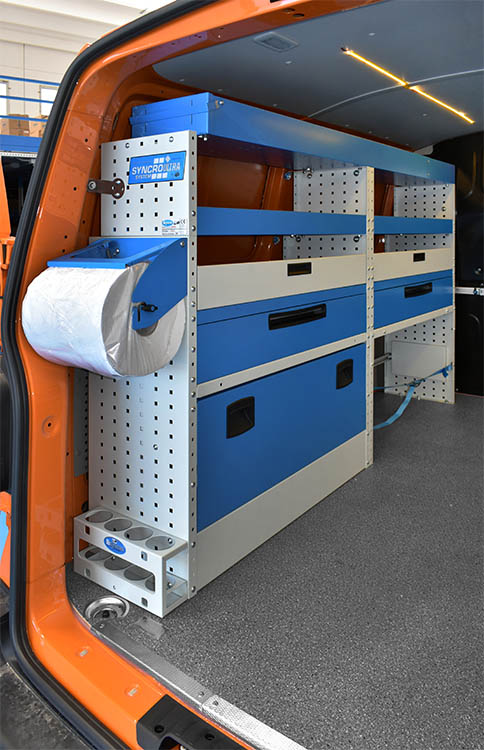 Rotolo portacarta e mobili con antina di chiusura su Transporter Syncro Friuli