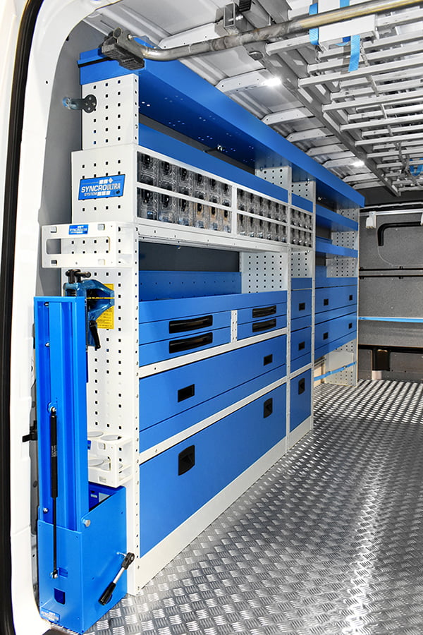 Parete con cassetti, antine e contenitori trasparenti e portamorsa basculante Syncro Friuli