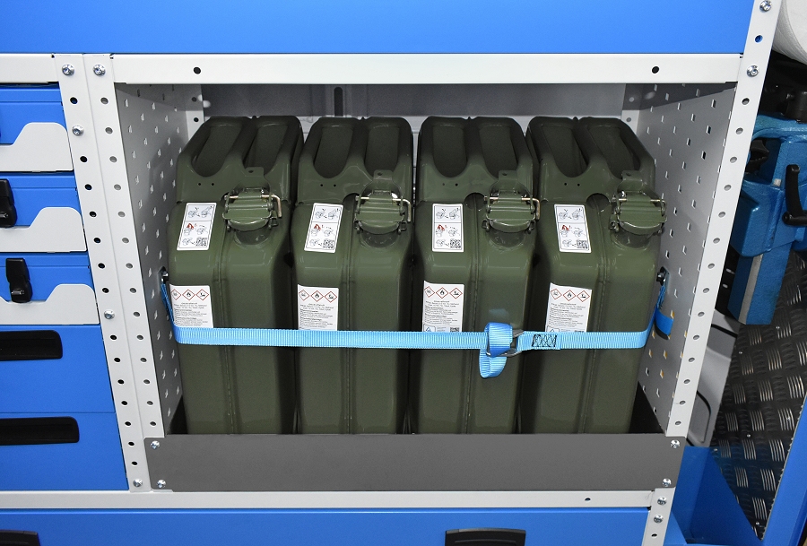 Vasca stagna con taniche metalliche Syncro Friuli