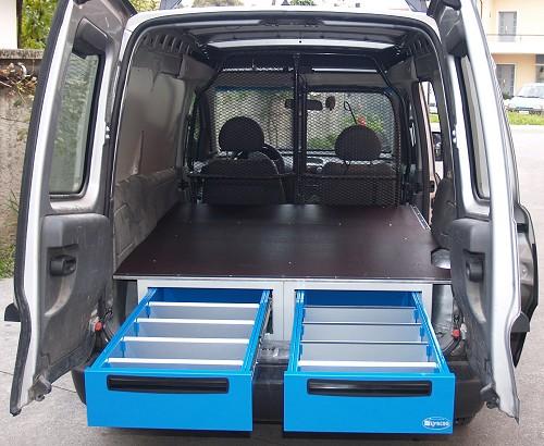 furgone con cassetti sottopavimento da Syncro a Friuli