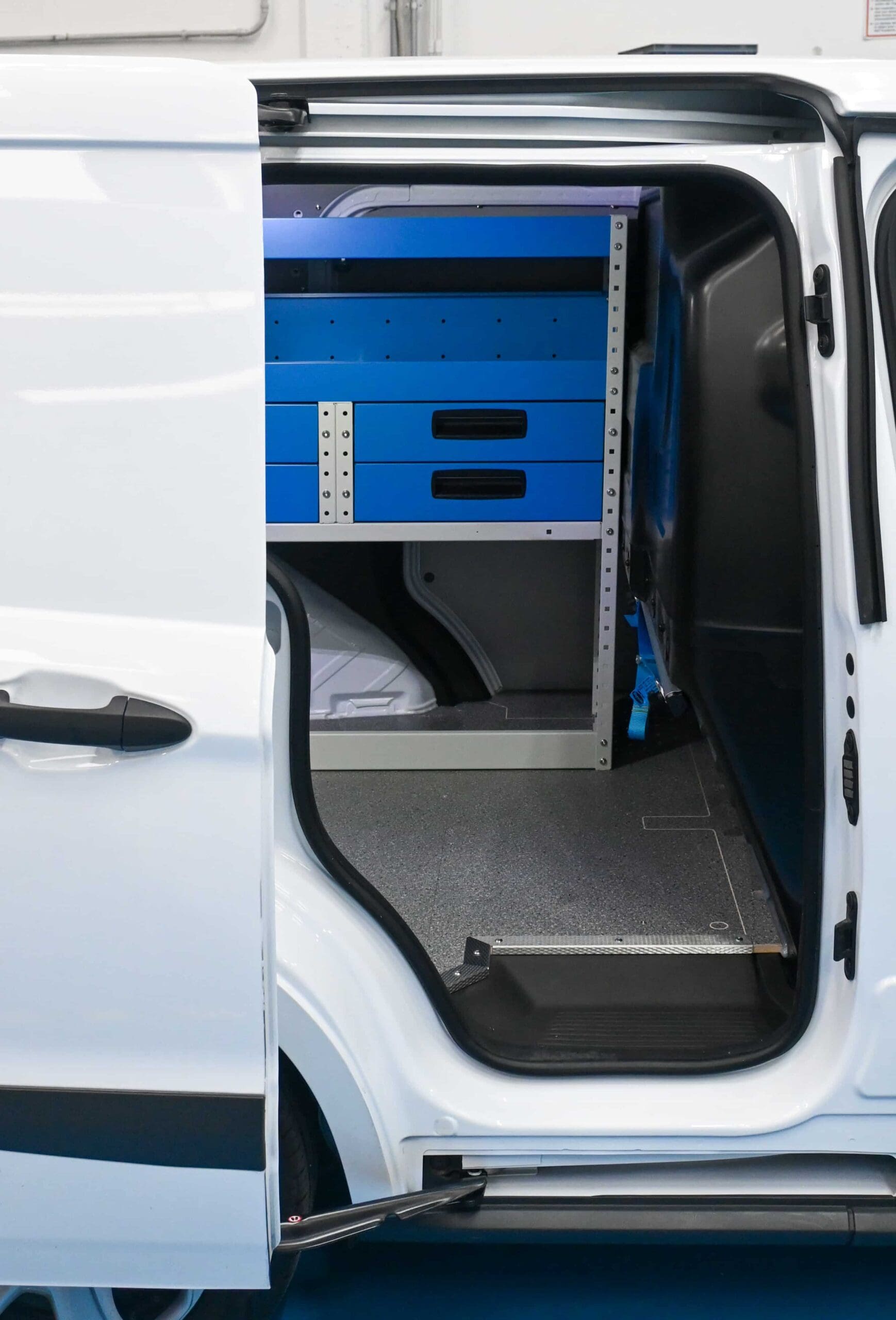 Courier con cassetti Syncro Friuli